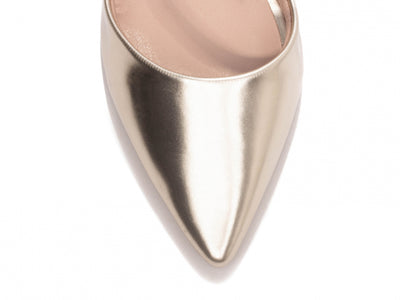 Sapato Scarpin Napa Metalizada Ouro Light com Fivela Dourada