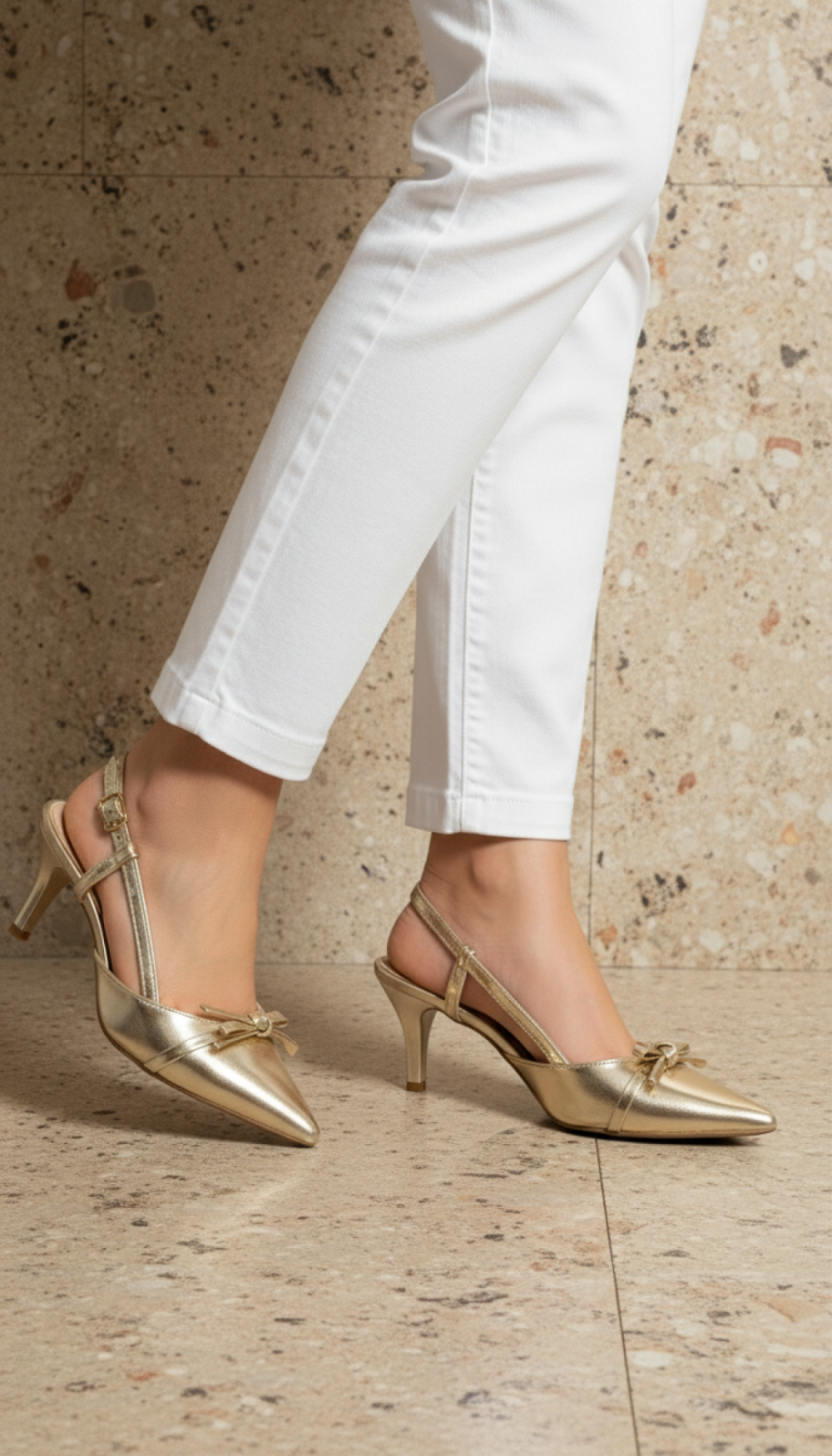 Sapato Scarpin Slingback Metalizado Dourado