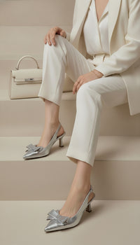 Scarpin Slingback Salto Taça com Laço em Napa Metalizado Prata