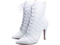 Bota Bico Fino Feminina em Napa Branco com Matelassê