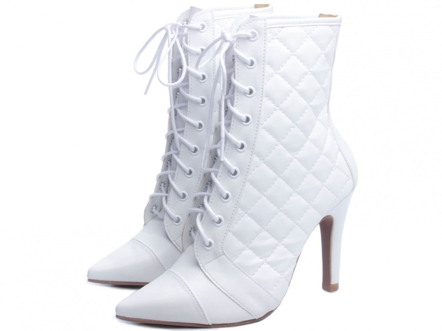 Bota Bico Fino Feminina em Napa Branco com Matelassê