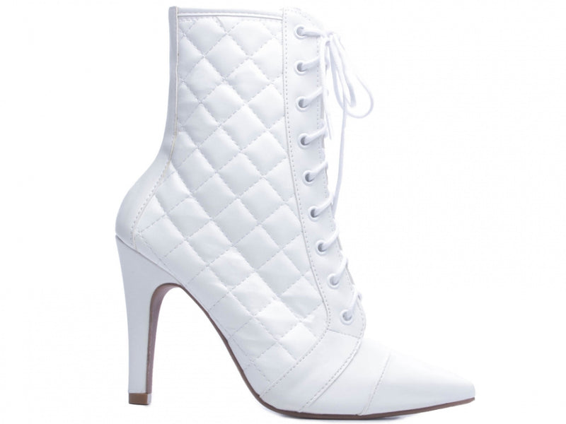 Bota Bico Fino Feminina em Napa Branco com Matelassê