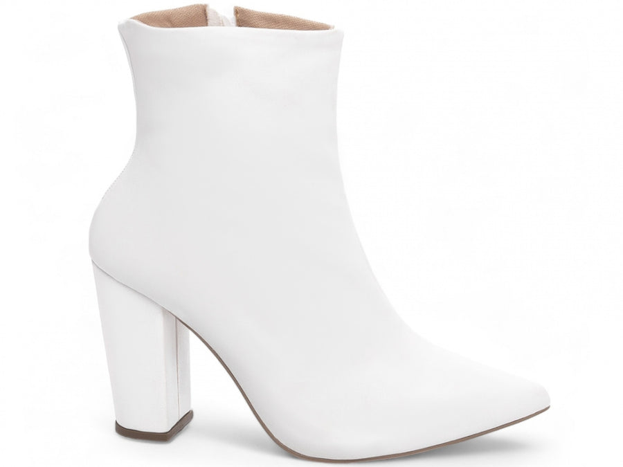 Bota Cano Curto em Napa Branco com Salto Encapado