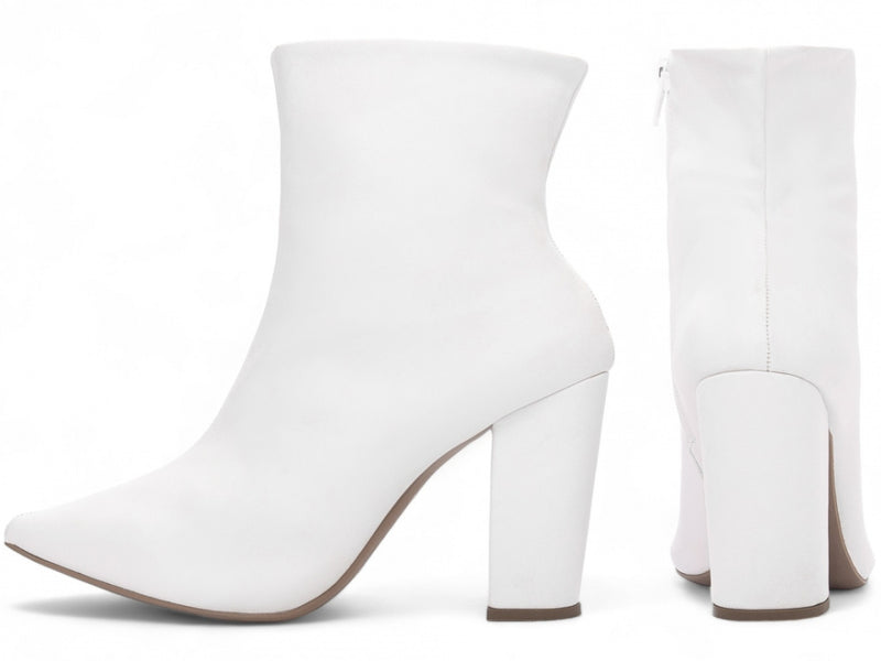 Bota Cano Curto em Napa Branco com Salto Encapado
