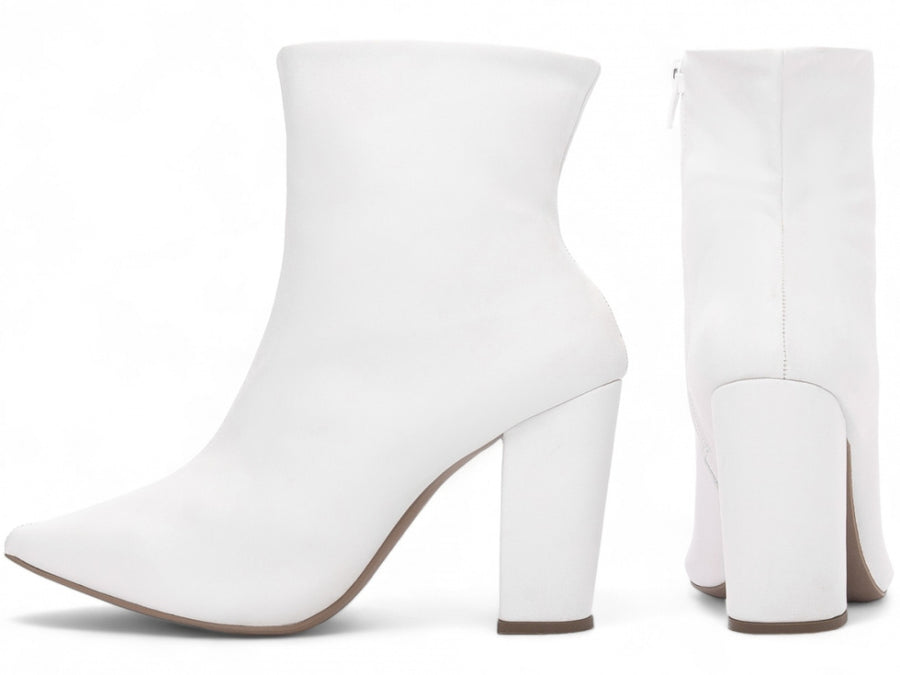 Bota Cano Curto em Napa Branco com Salto Encapado
