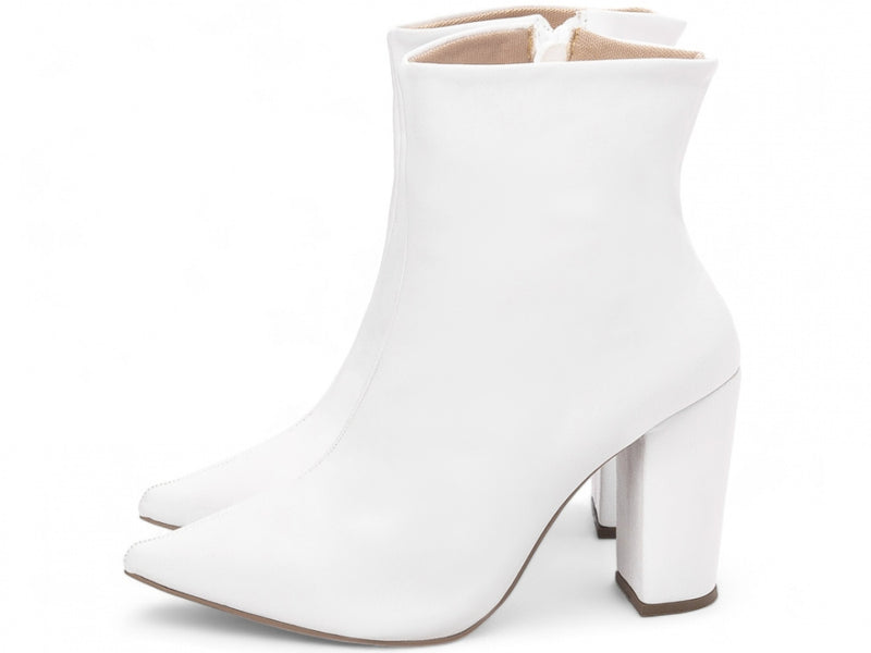 Bota Cano Curto em Napa Branco com Salto Encapado