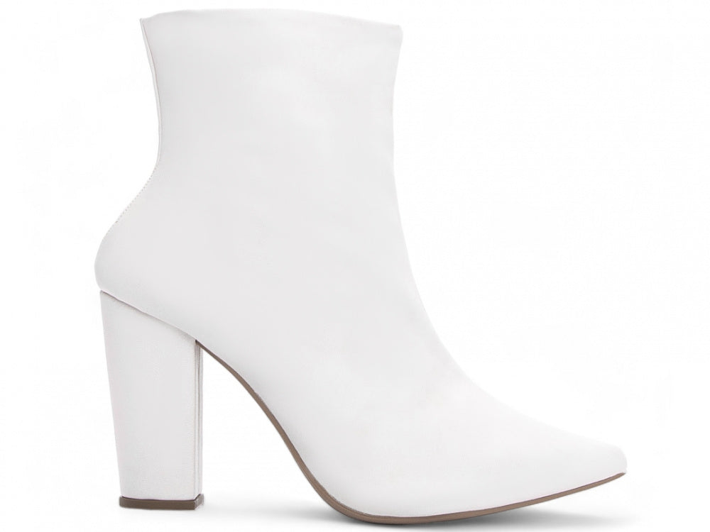 Bota Cano Curto em Napa Branco com Salto Encapado