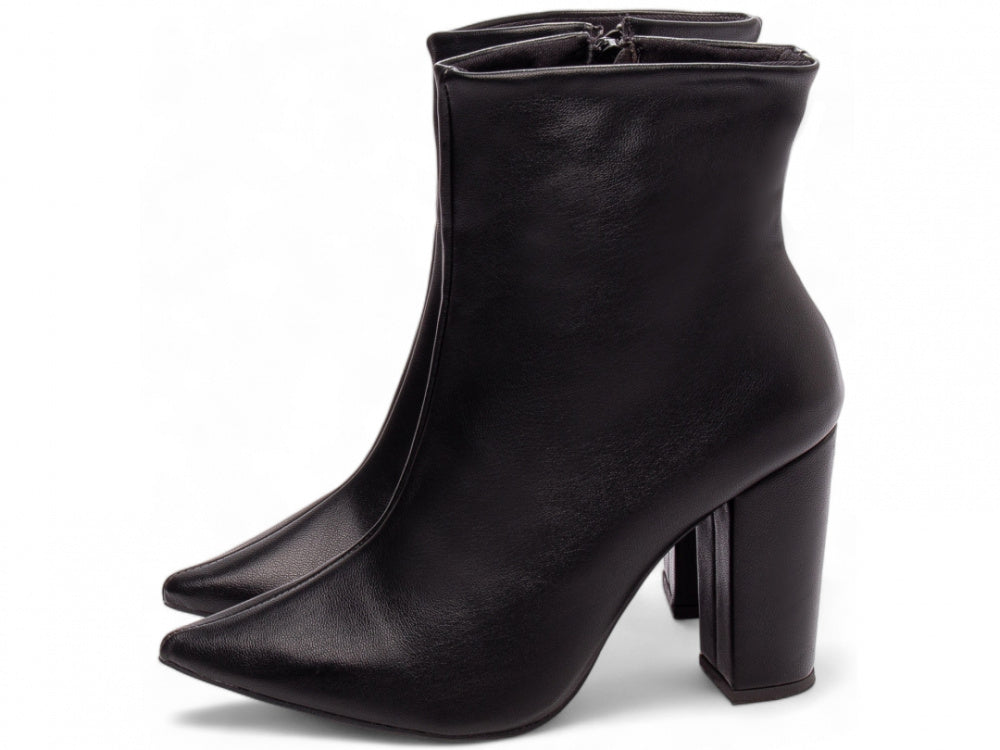Bota Cano Curto em Napa Preto com Salto de 9 cm