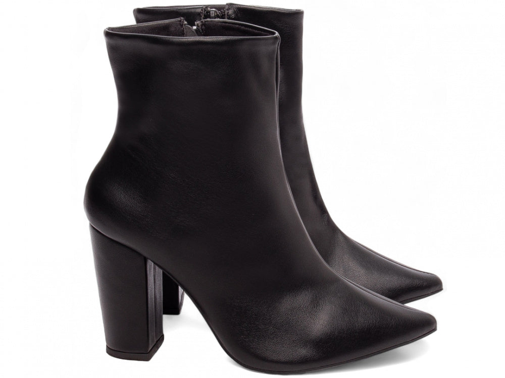 Bota Cano Curto em Napa Preto com Salto de 9 cm