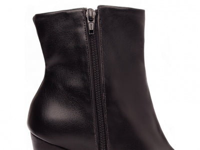 Bota Cano Curto em Napa Preto com Salto de 9 cm