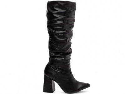 Bota Franzida Feminina de Napa Preto com Salto Alto