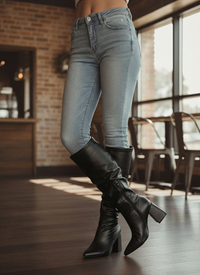 Bota Franzida Feminina de Napa Preto com Salto Alto