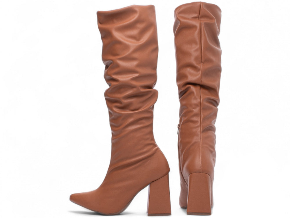 Bota Franzida Feminina em Napa Caramelo