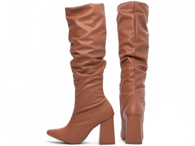 Bota Franzida Feminina em Napa Caramelo