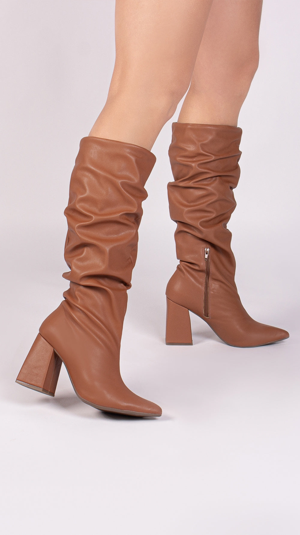 Bota Franzida Feminina em Napa Caramelo