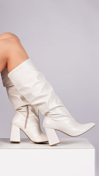 Bota Franzida Feminina Off White em Napa