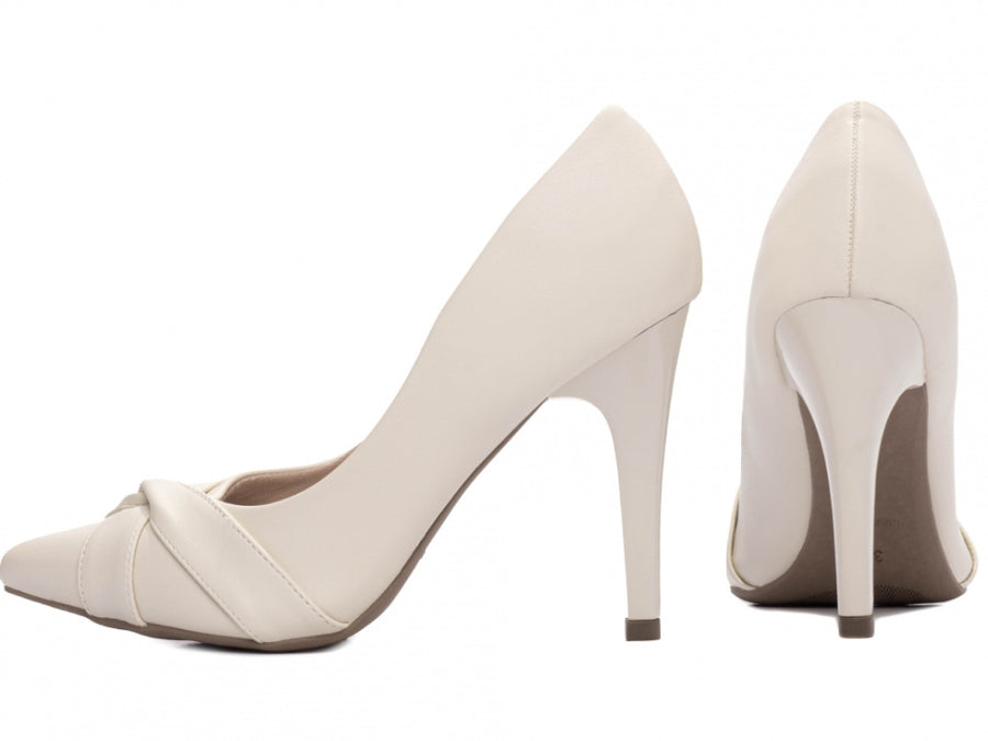 Sapato Scarpin Bico Fino Off White com Tiras em Nó