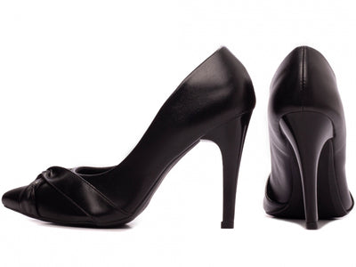 Sapato Scarpin Bico Fino Preto com Tiras em Nó
