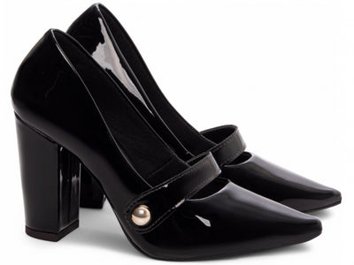 Sapato Scarpin com Aplique Dourado