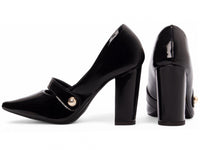 Sapato Scarpin com Aplique Dourado