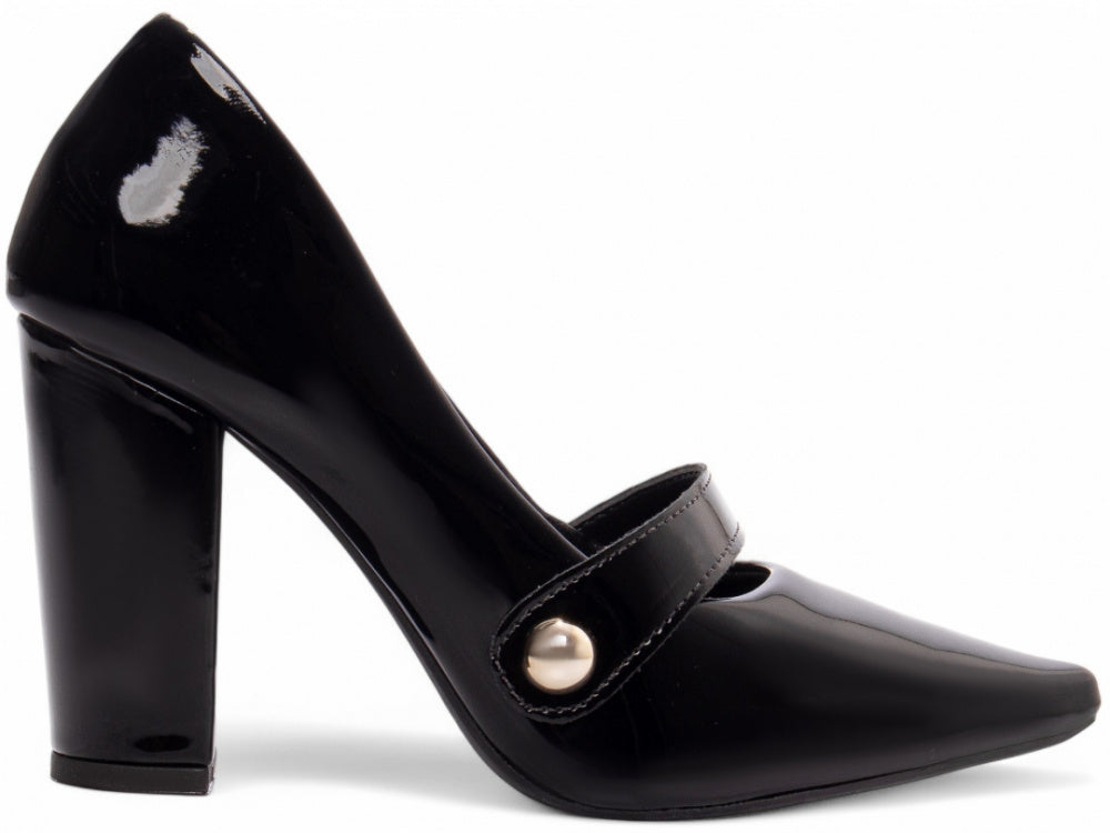 Sapato Scarpin com Aplique Dourado