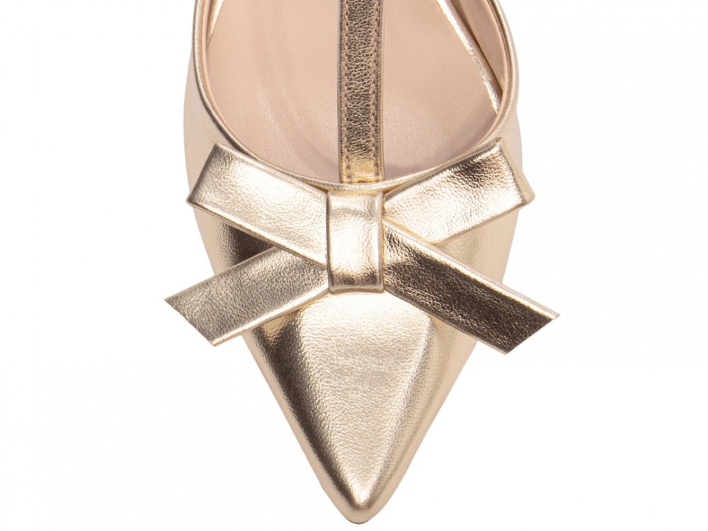 Sapato Scarpin com Laço Dourado