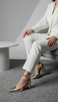 Sapato Scarpin em Napa Dourada