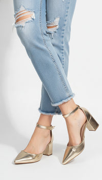 Sapato Scarpin em Napa Dourada