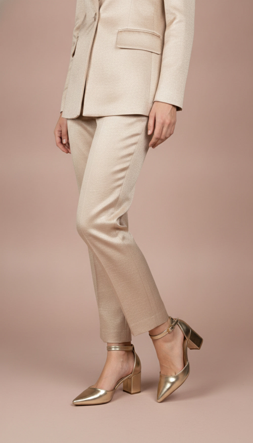 Sapato Scarpin em Napa Dourada