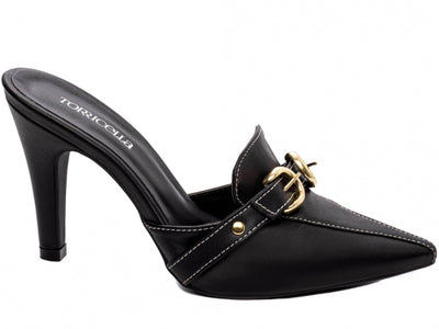 Sapato Scarpin Mule em Napa Preto com Fivelas Douradas