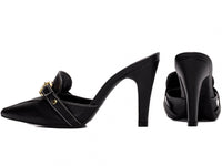 Sapato Scarpin Mule em Napa Preto com Fivelas Douradas