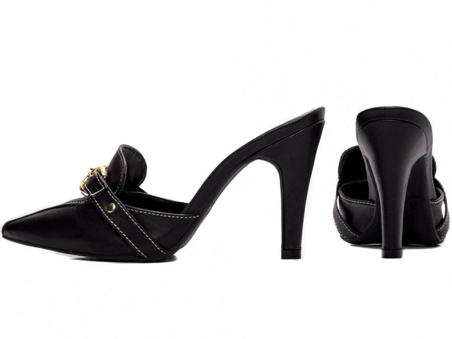 Sapato Scarpin Mule em Napa Preto com Fivelas Douradas