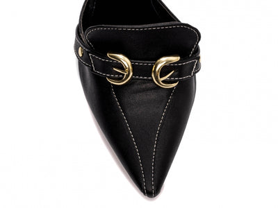 Sapato Scarpin Mule em Napa Preto com Fivelas Douradas
