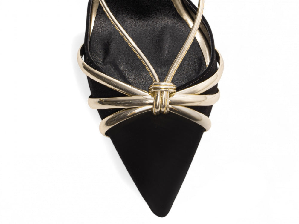 Sapato Scarpin Preto em Nobuck com Fivela Dourada