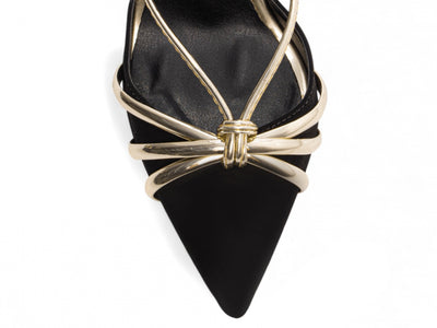 Sapato Scarpin Preto em Nobuck com Fivela Dourada
