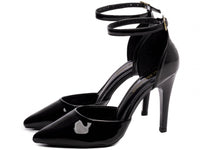Sapato Scarpin Saia e Blusa Verniz Preto com Fivela Dourada