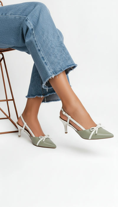 Sapato Scarpin Slingback Verde e Off White com Fivela Dourada
