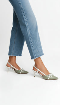 Sapato Scarpin Slingback Verde e Off White com Fivela Dourada