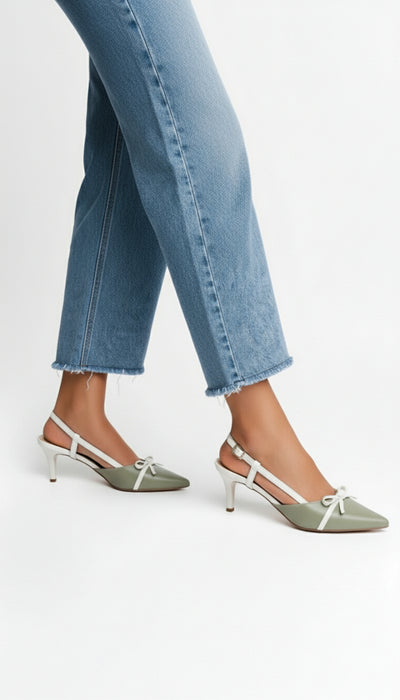 Sapato Scarpin Slingback Verde e Off White com Fivela Dourada