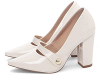 Sapato Scarpin Verniz Off White com Aplique Lateral Dourado