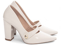 Sapato Scarpin Verniz Off White com Aplique Lateral Dourado