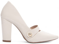 Sapato Scarpin Verniz Off White com Aplique Lateral Dourado