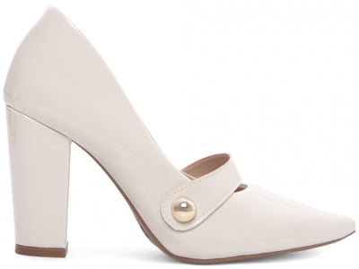 Sapato Scarpin Verniz Off White com Aplique Lateral Dourado