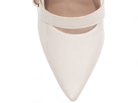 Sapato Scarpin Verniz Off White com Aplique Lateral Dourado