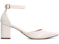 Sapato Scarpin Verniz Off White com Fivela Dourada