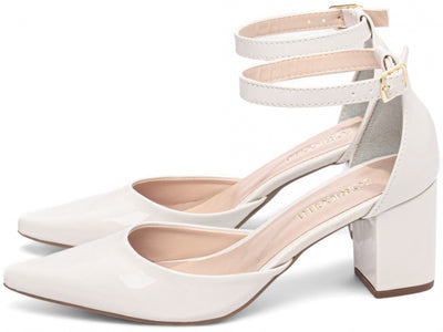 Sapato Scarpin Verniz Off White com Fivela Dourada