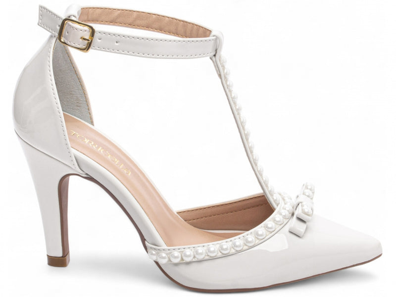 Sapato Scarpin Verniz Off White com Pérola