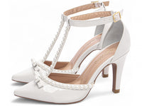 Sapato Scarpin Verniz Off White com Pérola