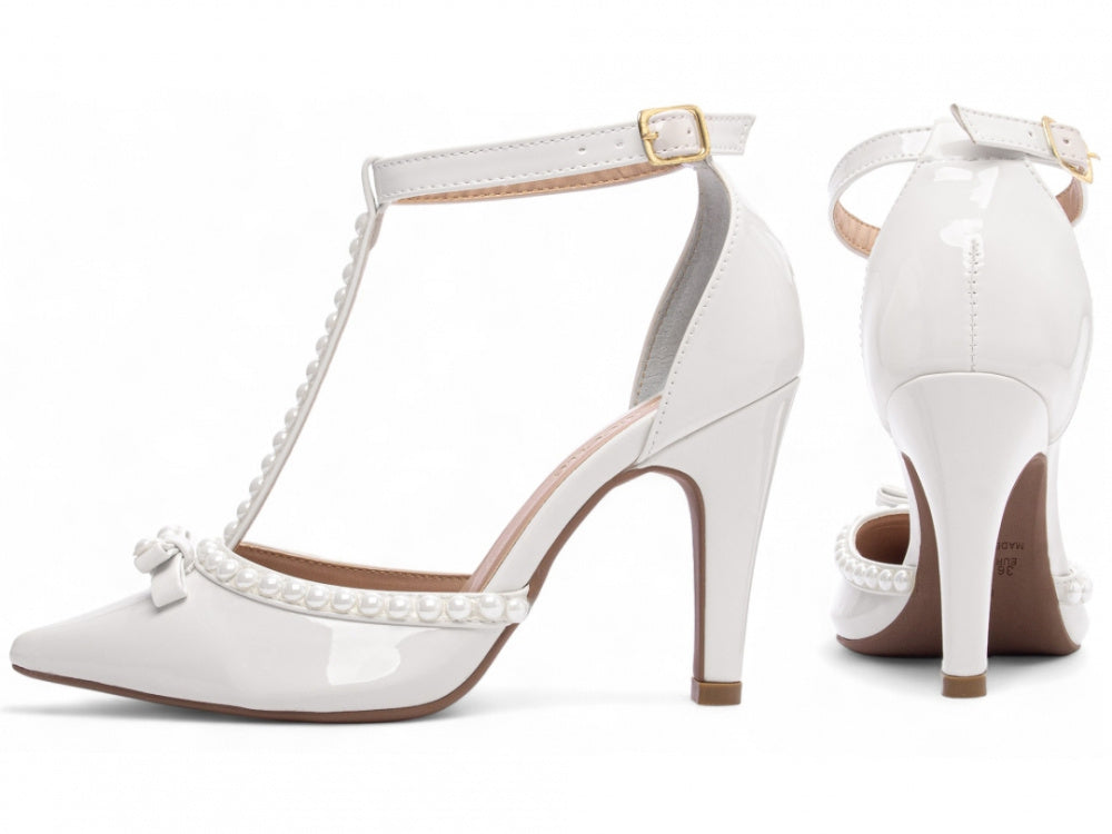 Sapato Scarpin Verniz Off White com Pérola