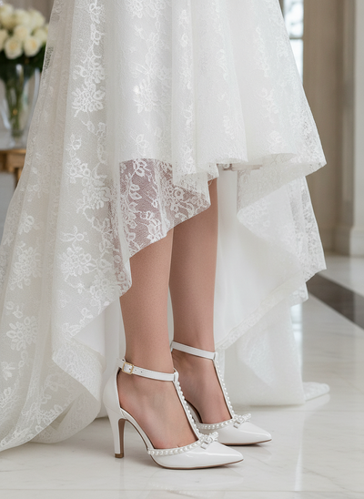 Sapato Scarpin Verniz Off White com Pérola